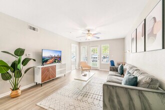 Building Photo - 1301 Crossing Pl