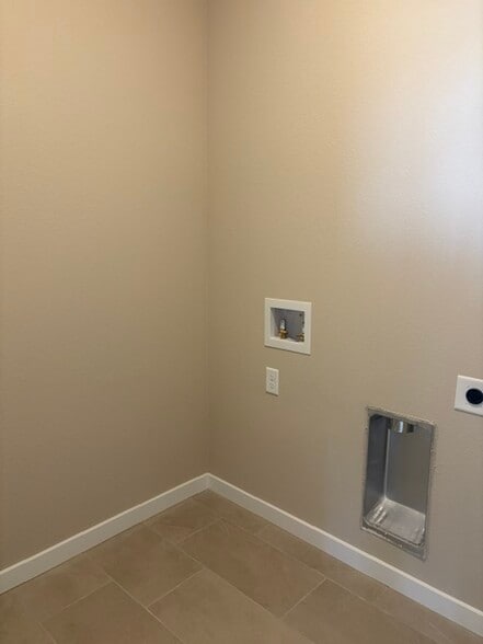 Building Photo - 1614 Park Ln