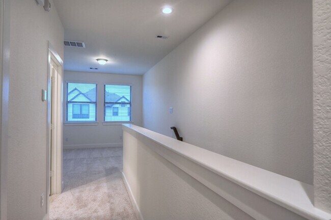 Building Photo - 1535 Crystal Stream Dr