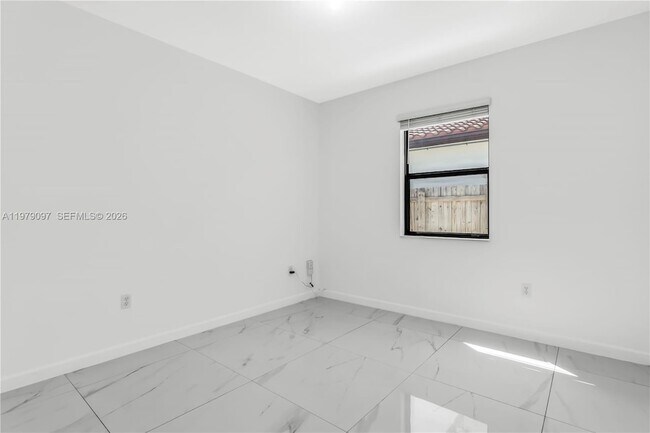 Building Photo - 2541 SE 1st St