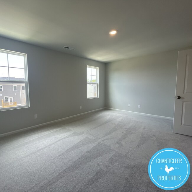 Building Photo - 339 Deercroft Dr