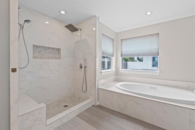 Building Photo - 9309 Bluegrass Dr