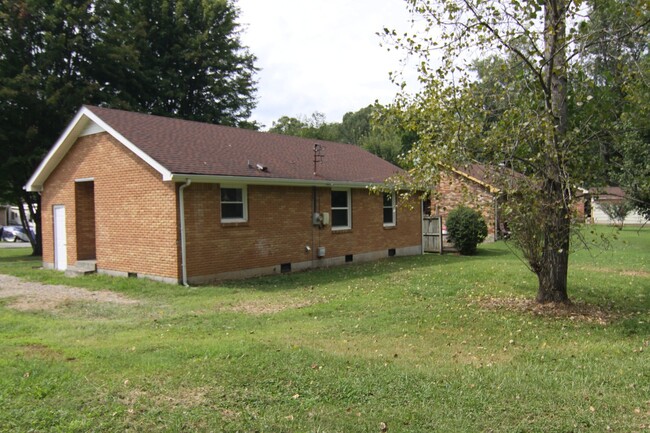 Building Photo - 3 Bedroom Pet Friendly Home For Rent Near ...