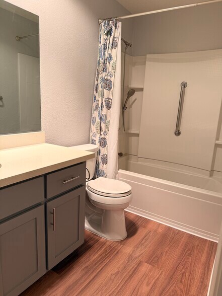 Building Photo - 755 14th Ave