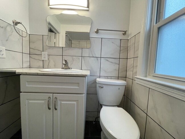 Building Photo - 52 Gould Ave