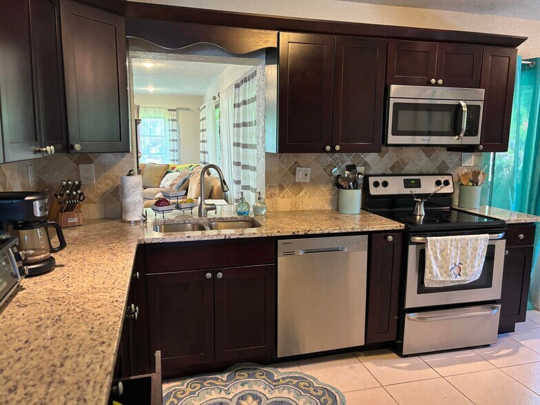 Building Photo - 6433 Sagewood Way