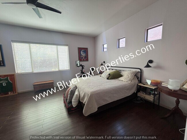 Building Photo - 12785 N Seacliff Pl