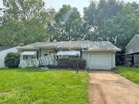 Building Photo - Cute 2 Bedroom Home Located Near Fort & Su...
