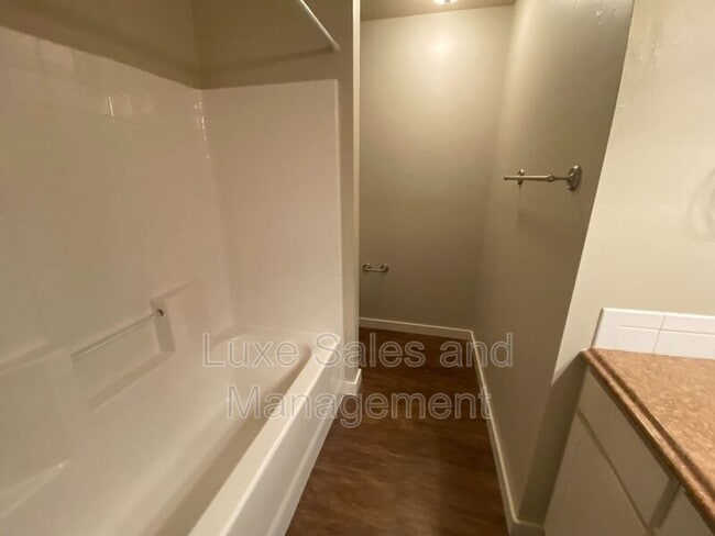 Building Photo - 737 SW 13th St