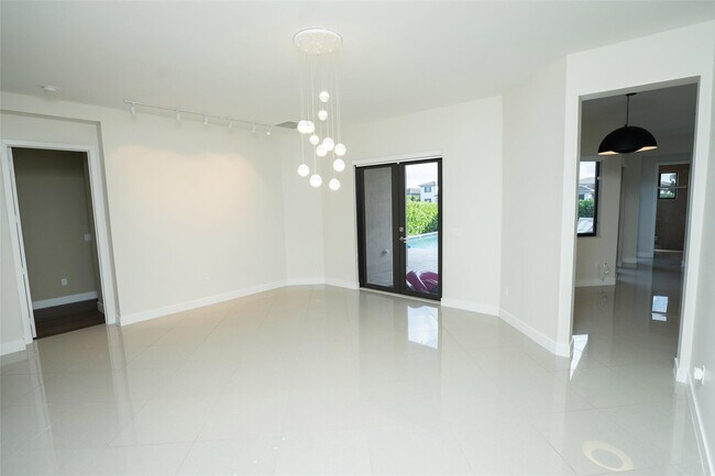 Building Photo - 10660 S Lago Vista Cir