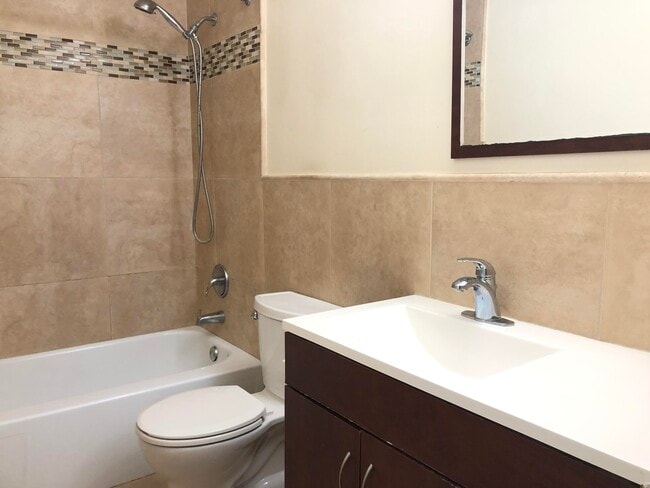 Building Photo - 5811 NE 14th Rd