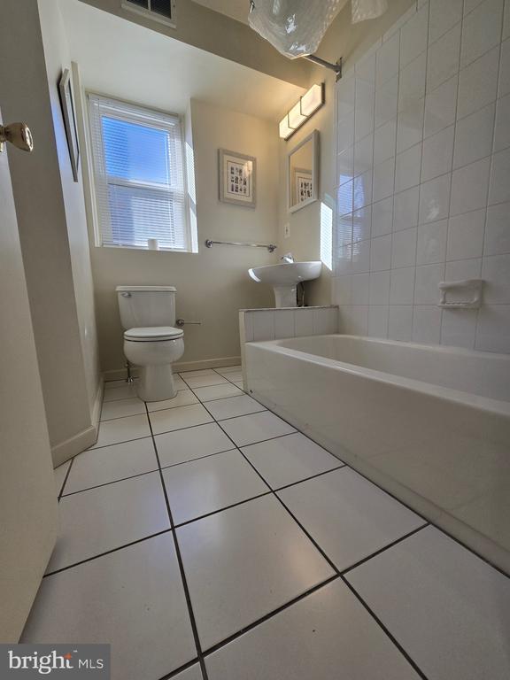 Building Photo - 6504 BRADFORD Ter