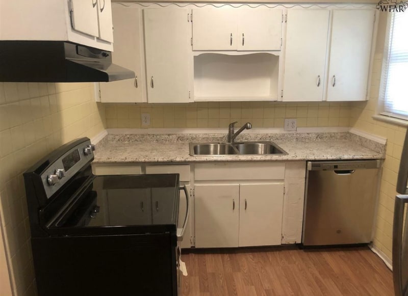 Building Photo - 1442 Deville St