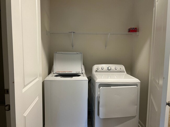 Building Photo - Beautiful Condo located in North Johnson City