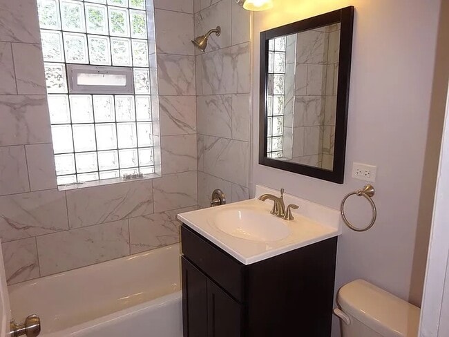 Building Photo - 5354 W Byron St