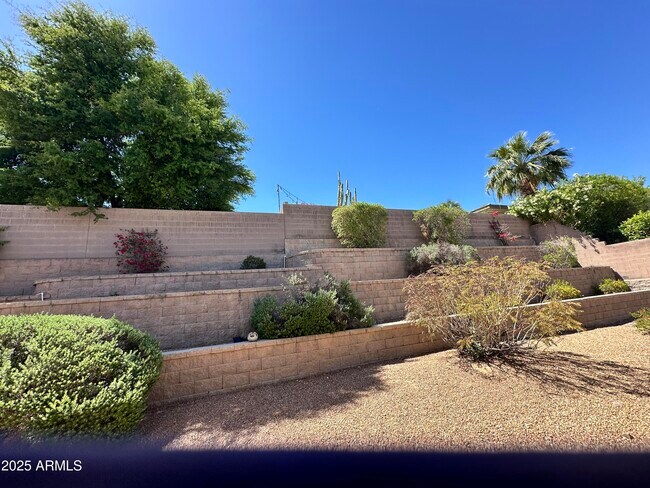 Building Photo - 2627 E Acoma Dr