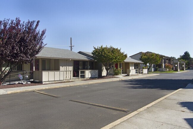 Building Photo - 1220 W 8th St