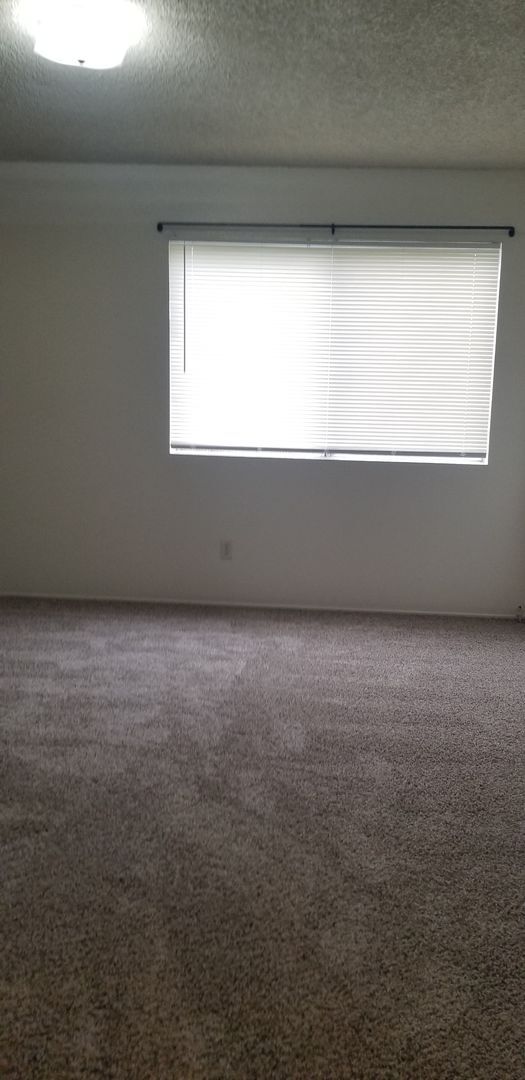 Building Photo - Ming Ave 1.