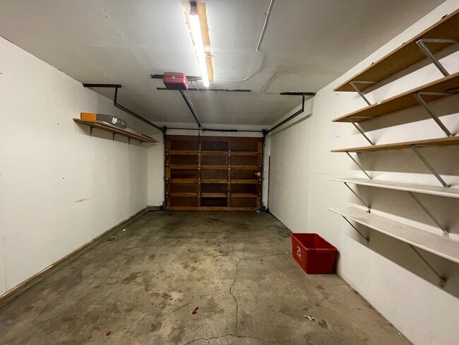Building Photo - 2Bd/2Ba Unit Located in a Lovely Private Neighborhood in Happy Valley ~ Detached Garage, Washer &...