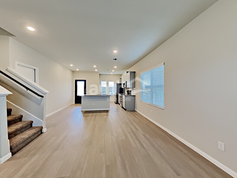 Building Photo - 2712 Iberia Ct