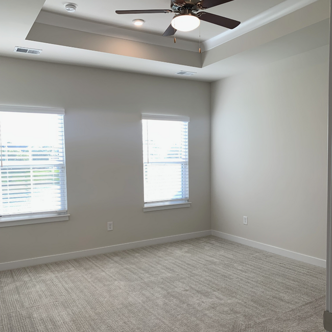 Building Photo - 325 Golan Cir