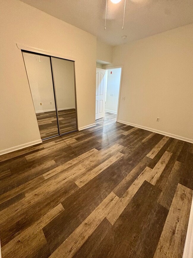 Building Photo - 2702 Waters Edge Dr