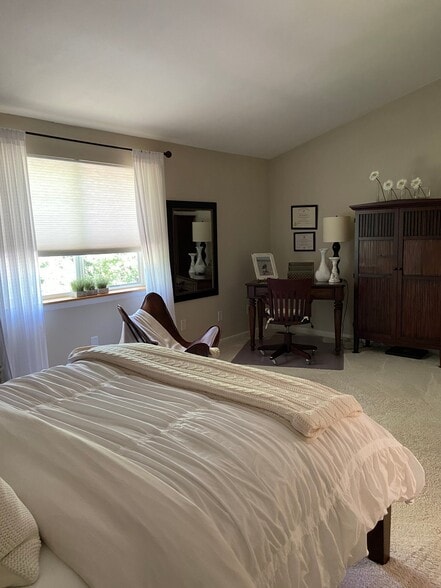 Building Photo - 1124 Fern Hollow Dr