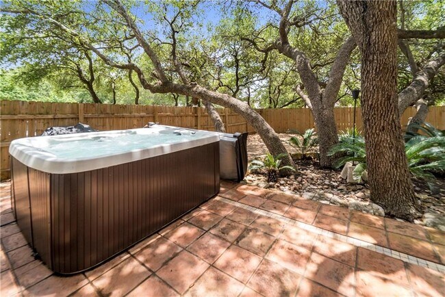 Building Photo - 2000 Continental Pass