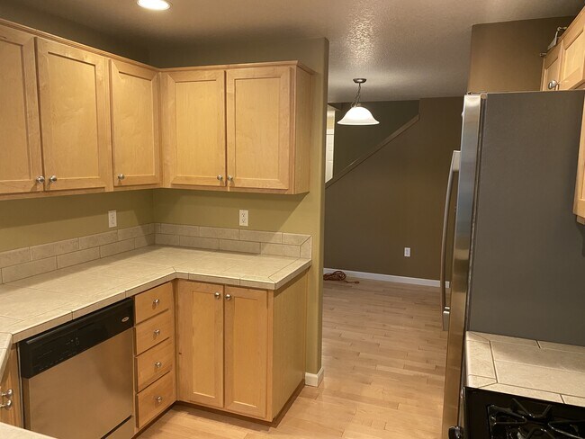 Building Photo - 10789 SW Canterbury Ln
