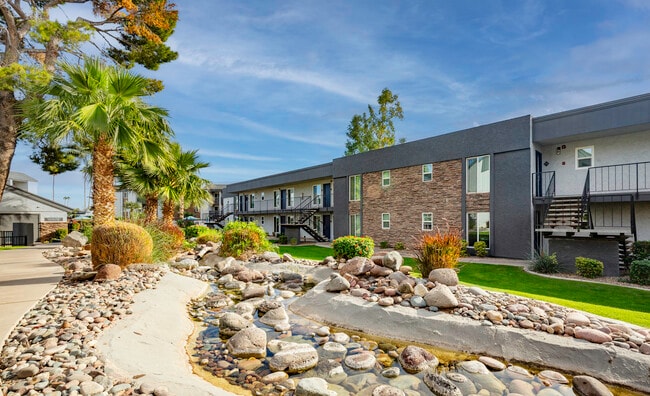Building Photo - Waterstone