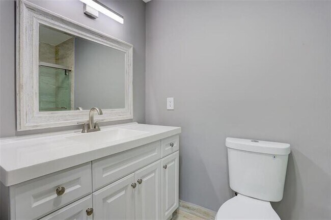 Building Photo - 185 N High Point
