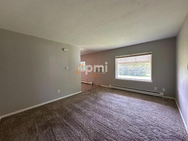 Building Photo - 660 N Hobart Rd