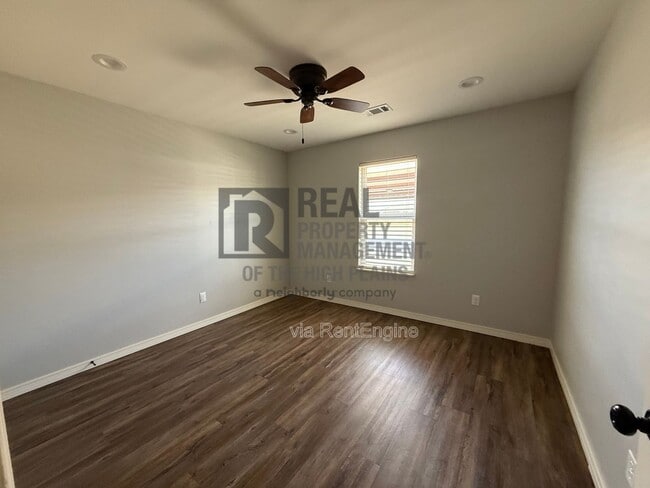 Building Photo - 13057 Raymond Rd