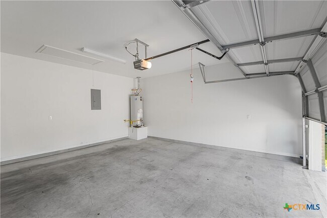 Building Photo - 412 Brushy Creek