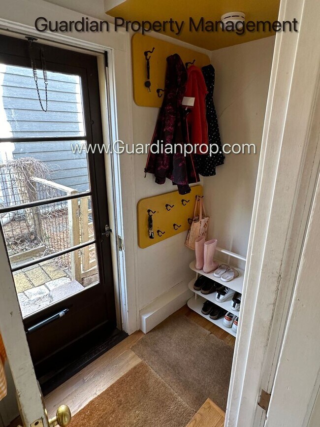 Building Photo - Lake is the Isles Single Family Home, 2 Car Garage, Dishwasher, Fenced Yard