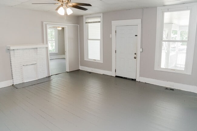 Building Photo - 218 W Chappell St