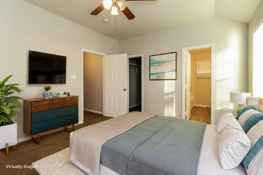 Building Photo - 4939 N Cancun Dr