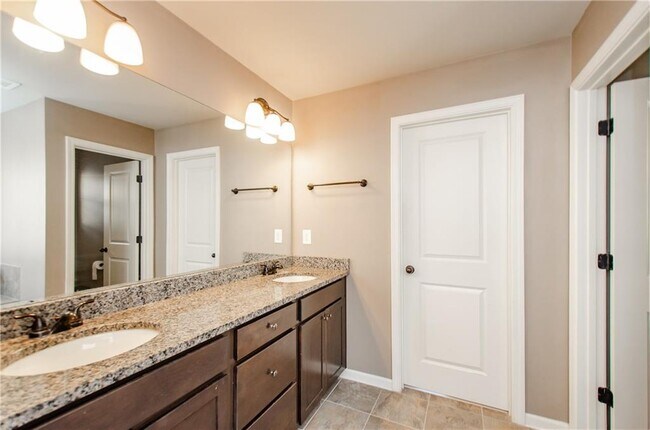 Building Photo - 4669 Sierra Creek Dr NE