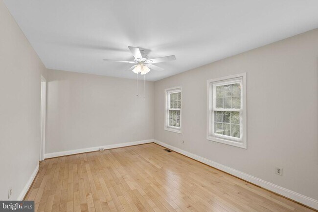 Building Photo - 124 Barnsfield Ct