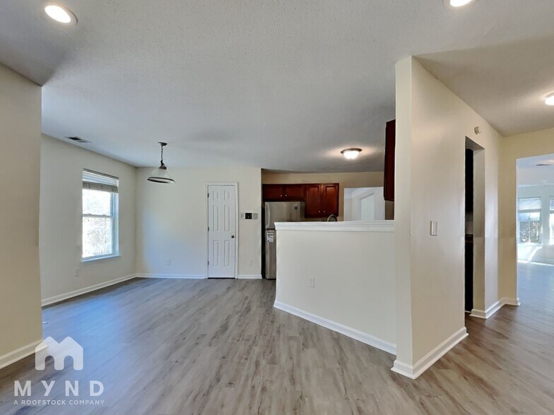 Building Photo - 6099 Trotters Cir