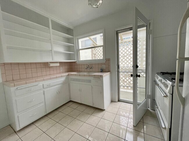 Building Photo - 1008 6th St