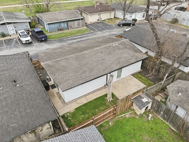 Building Photo - 4102 Sherwood Ln