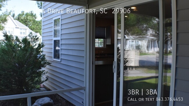 Building Photo - 539 Candida Dr