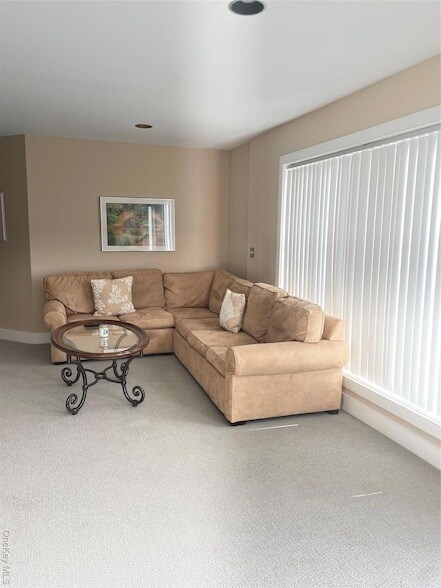 Building Photo - 45 Romana Dr