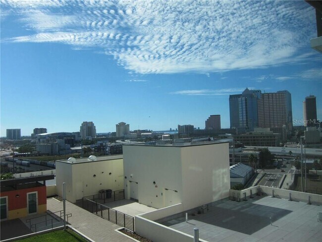 Building Photo - 1120 E Kennedy Blvd