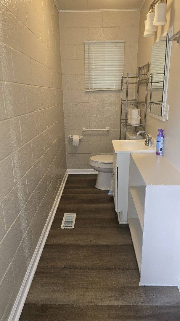 Building Photo - 1/1 Studio apartment for rent
