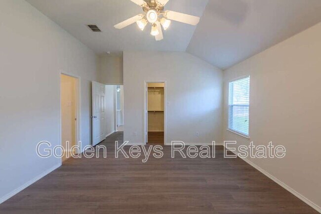 Building Photo - 672 S Heights Dr