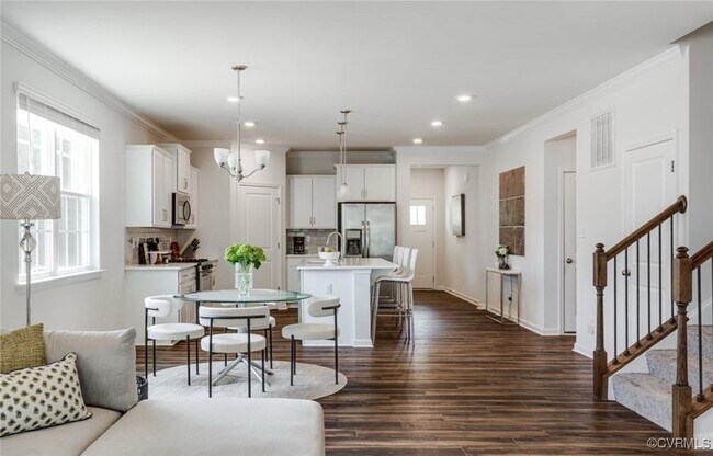 Building Photo - 5649 Rohan Pl