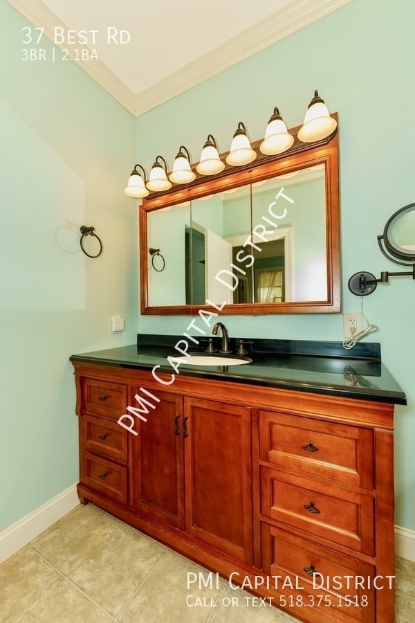 Building Photo - 37 Best Rd