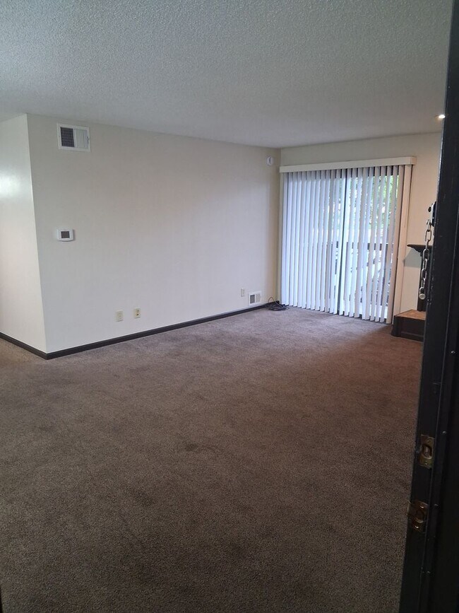 Building Photo - 2 bedroom 2 bath in quiet SW Neighborhood